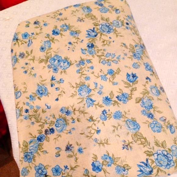 Thompson "American Mood" Twin blue rose fitted sheet - Picture 1 of 2